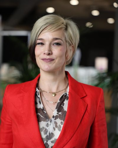 Desiree Schneider, Moderation